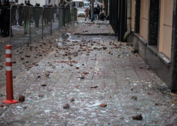 Посольство Турции в Москве забросали камнями