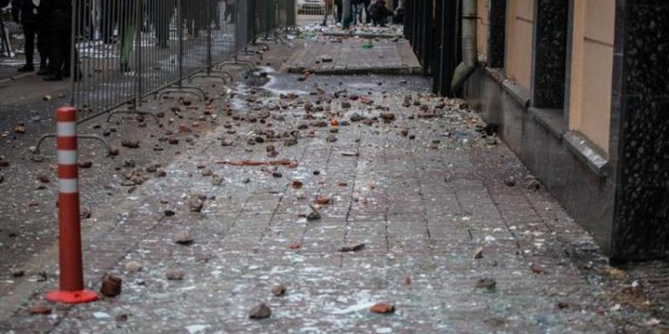 Посольство Турции в Москве забросали камнями