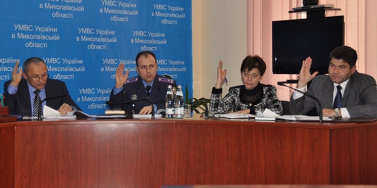 В Николаевском УВД провели внеочередную аттестацию работников ОБНОНа – 11 милиционеров её не прошли