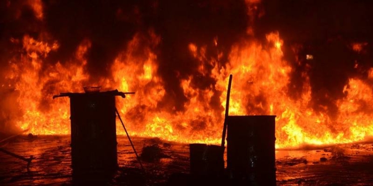 Неподалеку от Николаева горел асфальтовый завод – вспыхнул битум