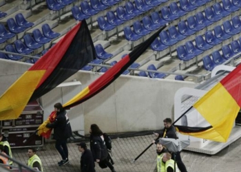 Матч между сборными Германии и Голландии отменили из-за подозрительного предмета на стадионе