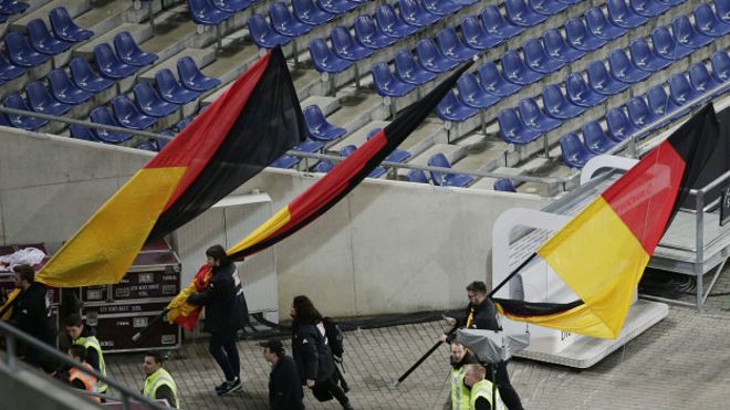 Матч между сборными Германии и Голландии отменили из-за подозрительного предмета на стадионе 1