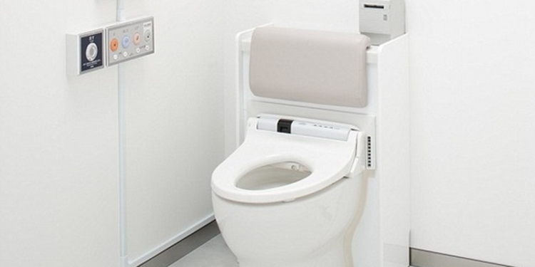 В Японии создали «умный» унитаз, который расскажет, что в вашем организме не так