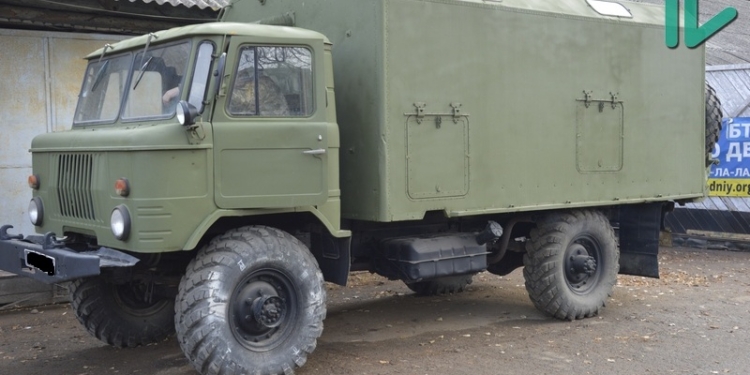 Николаевские волонтёры передали очаковским морским котикам кунг, модернизированный под прачечную