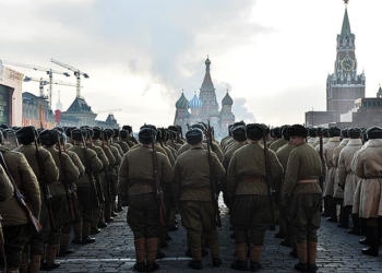 В Москве парад в честь 7 ноября