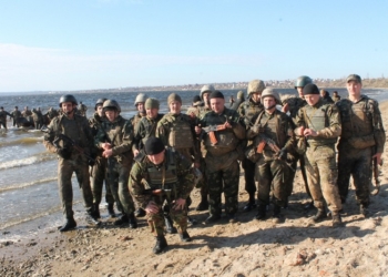 Николаевские морпехи сдали экзамен на право ношения черных беретов