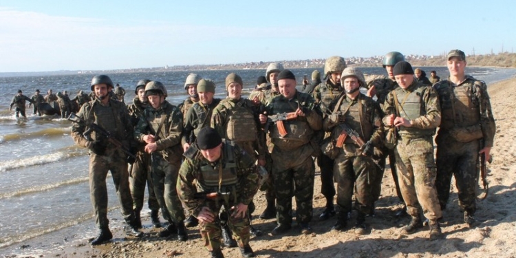 Николаевские морпехи сдали экзамен на право ношения черных беретов