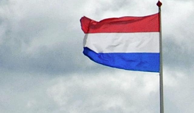 Перепутали флаги. В Турции забросали яйцами генконсульство Нидерландов – вместо российского