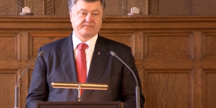 Порошенко назвал европейцев, уставших от Украины, “евротрусами”