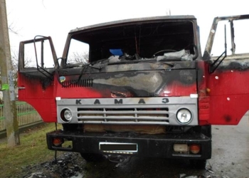 В Березанке горел припаркованный КамАЗ. Водитель с ожогами ІІІ степени госпитализирован