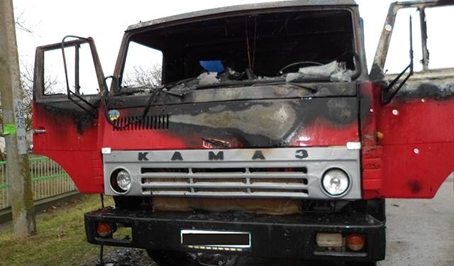 В Березанке горел припаркованный КамАЗ. Водитель с ожогами ІІІ степени госпитализирован