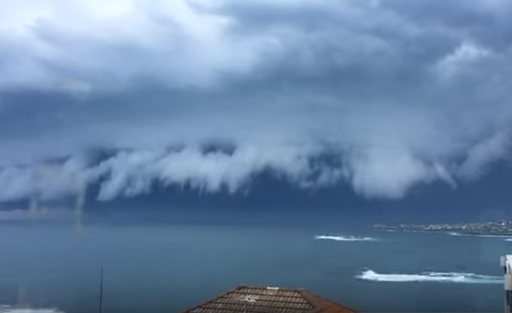 Новое явление природы - облачное цунами в Сиднее. Страшно и красиво 1