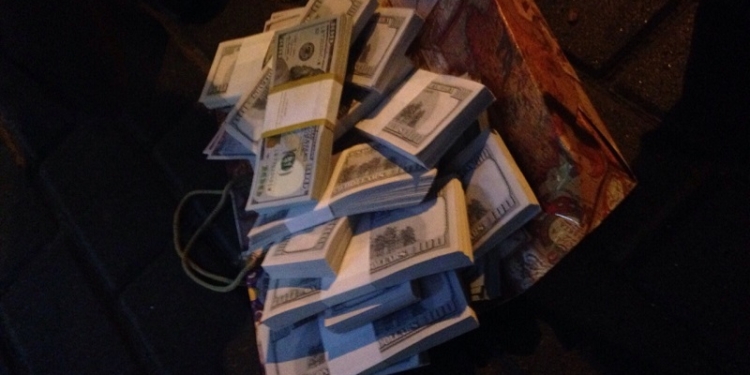 В Киеве взяли прокуроров на взятке в 150 тыс. долларов