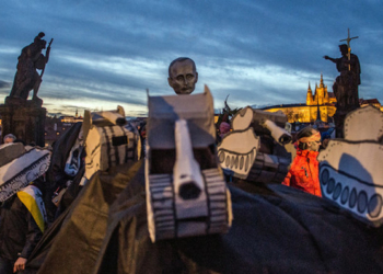 В Праге отметили годовщину Бархатной революции антипутинским шествием