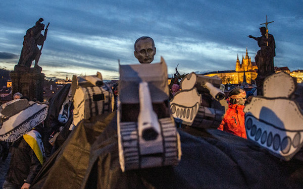 В Праге отметили годовщину Бархатной революции антипутинским шествием