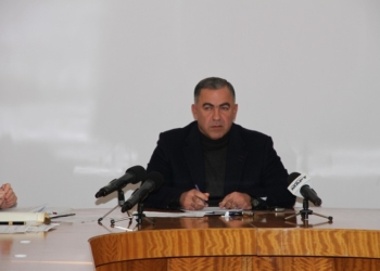 Юрий Гранатуров обещает, что этой зимой противогололедной смеси и лопат Николаеву точно хватит