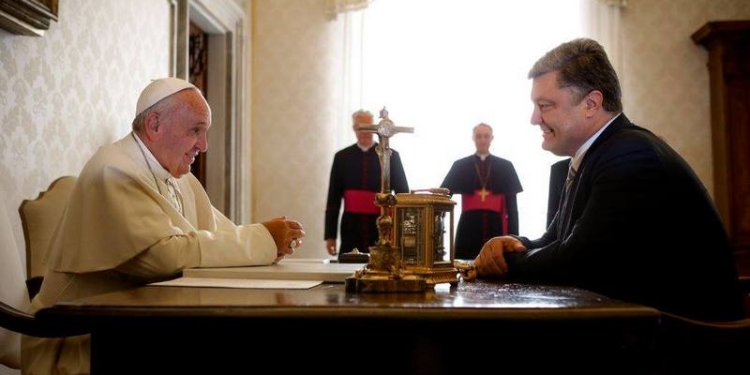 Папа Римский принял приглашение посетить Украину – Порошенко