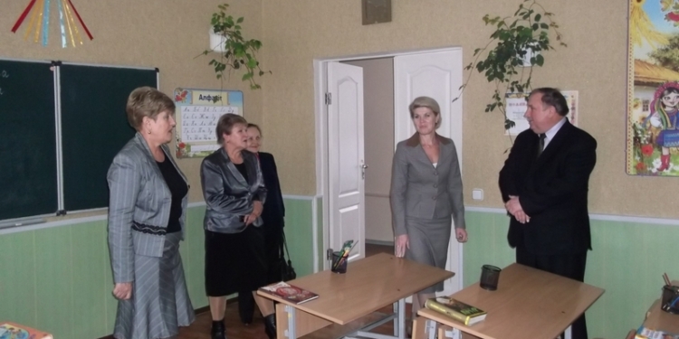 В Антоновской школе-интернате, где год назад обвалилась стена спальной комнаты мальчиков, начали строить новый корпус