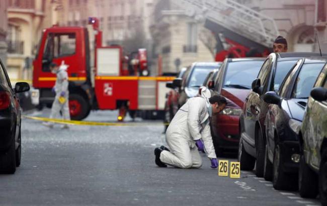 На окраине Парижа нашли авто террористов с тремя автоматами Калашникова 1