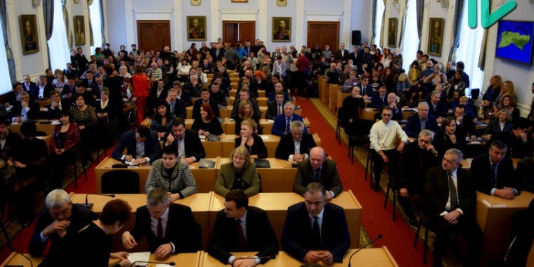 Николаевский горсовет седьмого созыва принял присягу. Дятлова, Копейку, Солтиса и Ласурию встретили криками “Ганьба!”