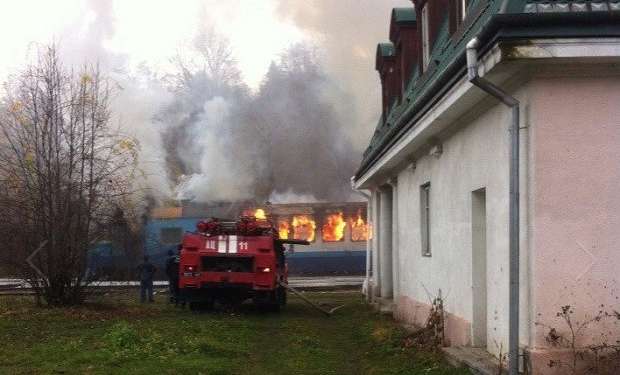 В Ивано-Франковской области загорелся пассажирский поезд
