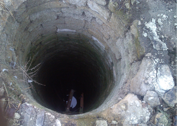 На Николаевщине спасатели извлекли из колодца тело женщины