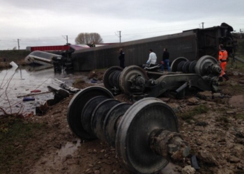 Крушение французского поезда. Очевидцы говорят о взрыве