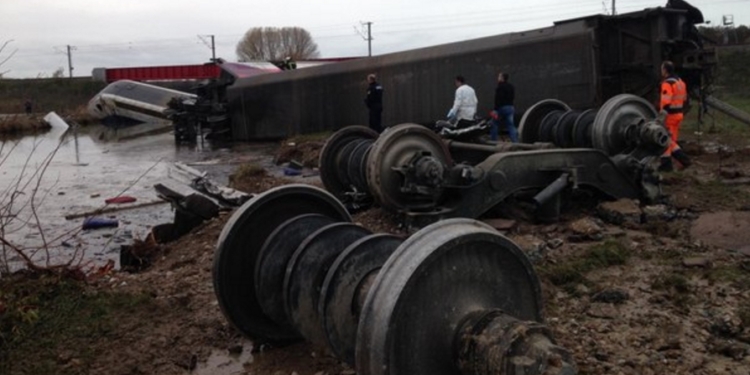Крушение французского поезда. Очевидцы говорят о взрыве