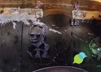 Жизнь за царя. В Челябинске студенты своими телами создали портрет Путина