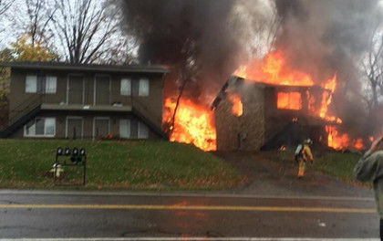 В США самолет упал на жилой дом