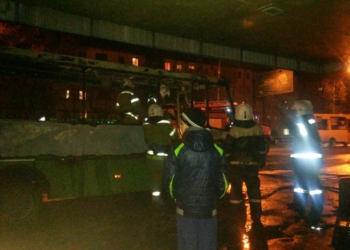 В Полтаве женщина бросила в автобус с людьми “коктейль Молотова”