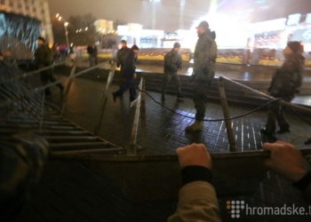 На Майдане активисты прорвались через ограду и сорвали концерт