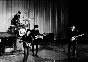 Гитара Джона Леннона продана за 2,4 млн долларов