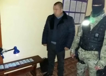 Майор-спасатель требовал 1 тыс. долларов за трудоустройство