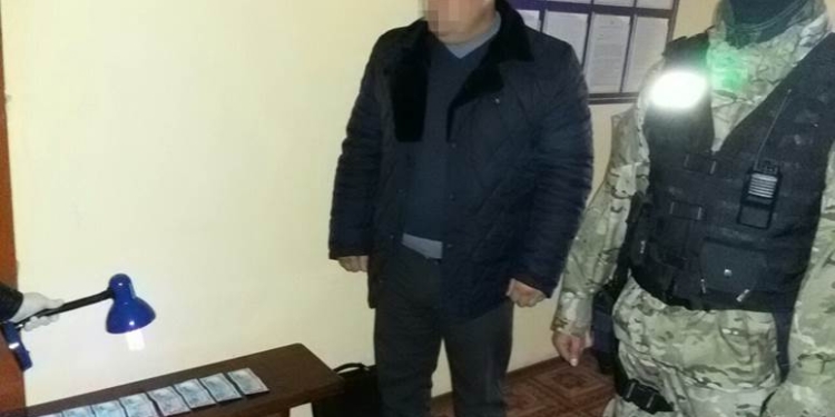 Майор-спасатель требовал 1 тыс. долларов за трудоустройство