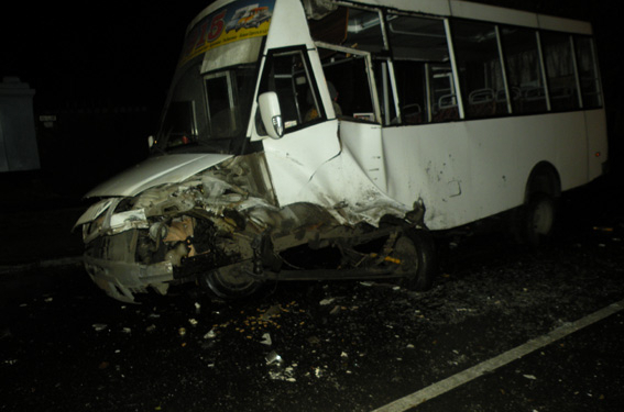 В Николаеве очередное ДТП с маршруткой. Пострадали 8 человек