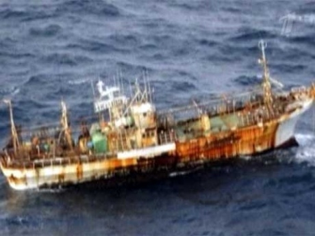 В Японском море обнаружено неопознанное судно, на борту которого находились 3 мертвых человека