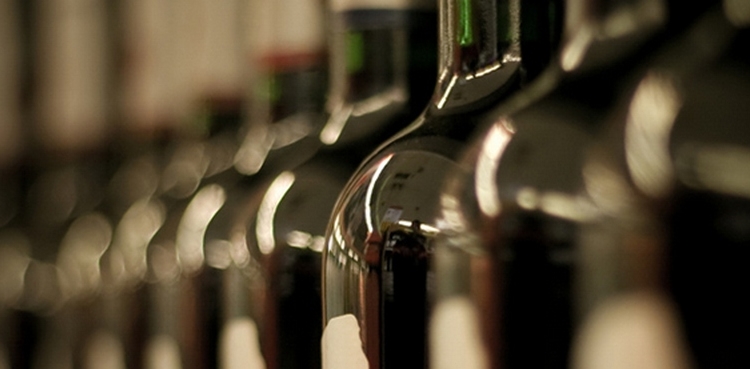 Налоговики Николаевщины закрыли подпольный цех винной продукции и изъяли 2858 дал алкогольных напитков