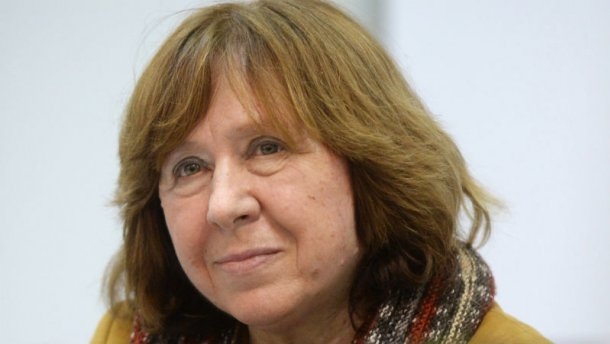 Светлана Алексиевич: Войну в Украине не дает закончить “красный человек”