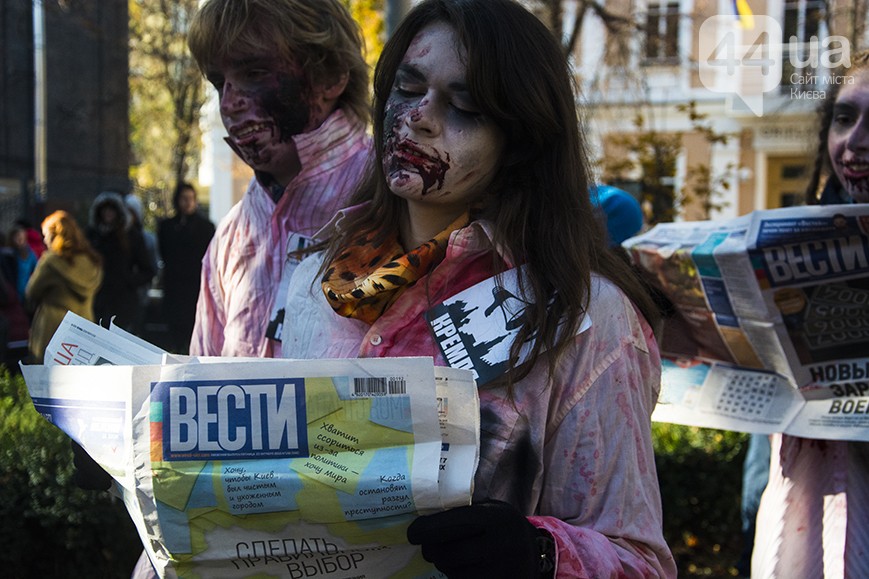 В Киеве прошел зомби-марш. С политическим подтекстом 29