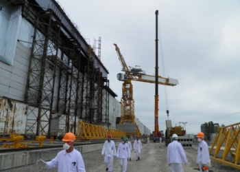 Строители ограждающего контура на ЧАЭС перешли на круглосуточный режим работы