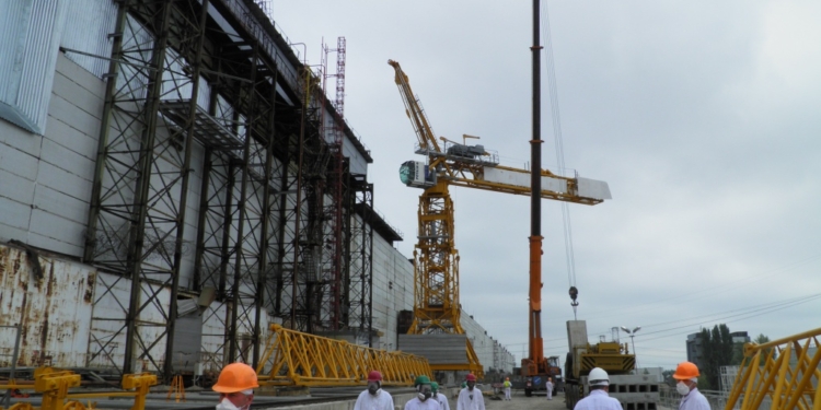 Строители ограждающего контура на ЧАЭС перешли на круглосуточный режим работы
