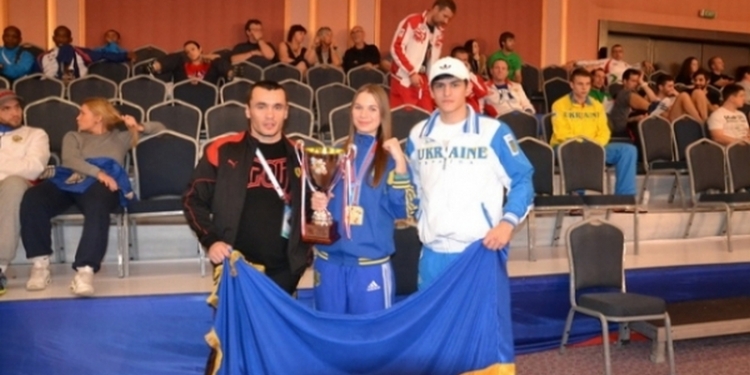 Николаевские кикбоксерочки привезут с чемпионата мира два «серебра» и «бронзу»