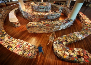 Книжный рынок и подпольные типографии. В издательстве “Эксмо” не хотят терять Украину