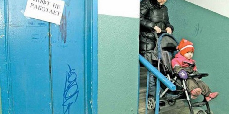 В Запорожье сегодня массово остановились лифты