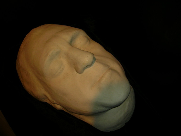 Марина Влади выставила на продажу посмертную маску Высоцкого 2