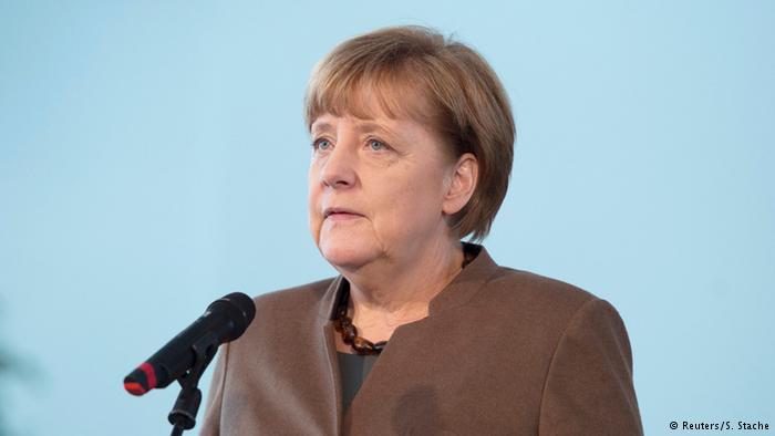 Меркель призвала высылать из ЕС беженцев, которым не дали убежища 1