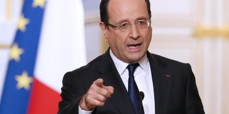 Олланд хочет продлить чрезвычайное положение во Франции на три месяца