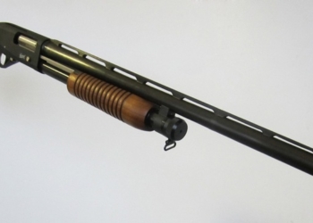 У жителя Николаевского района на границе с Крымом отобрали помповое ружье. Но пожаловался он на это в Николаевскую полицию