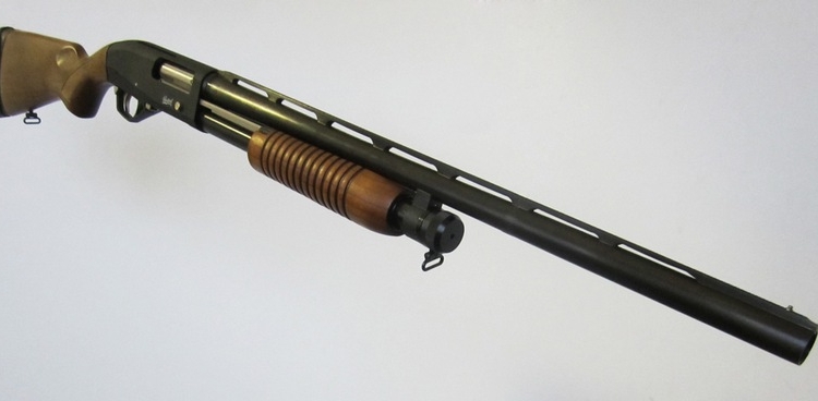 У жителя Николаевского района на границе с Крымом отобрали помповое ружье. Но пожаловался он на это в Николаевскую полицию